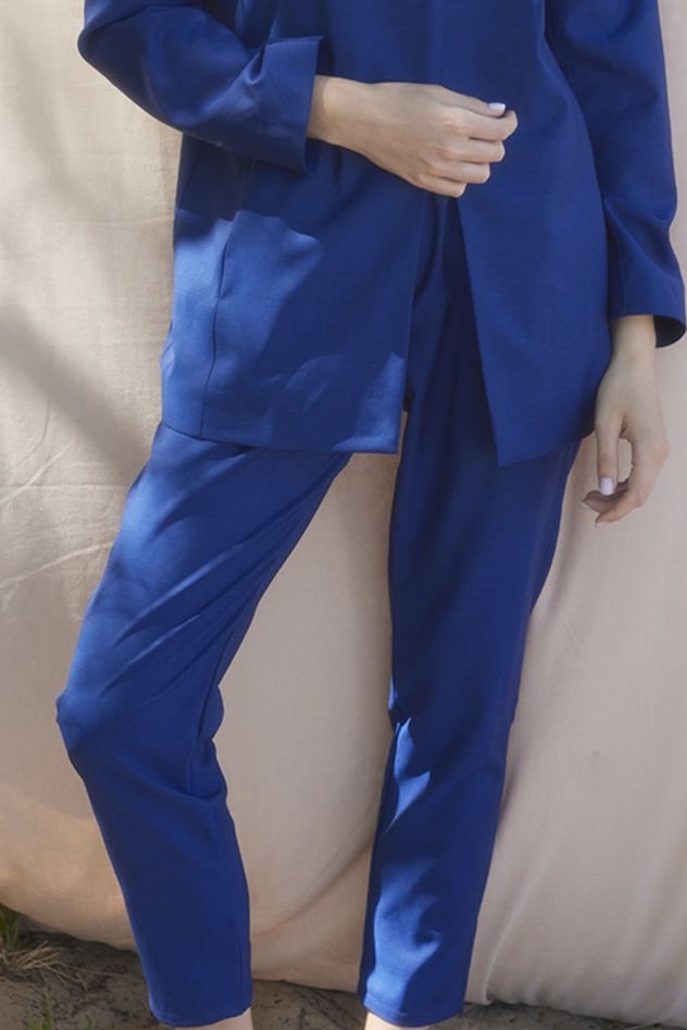 Błękitne niebieskie chabrowe spodnie wełniane wełna 100% włoska