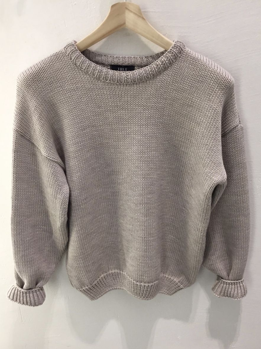 Wełniany 100% wełny merino jasnobeżowy sweter z okrągłym dekoltem  oversize